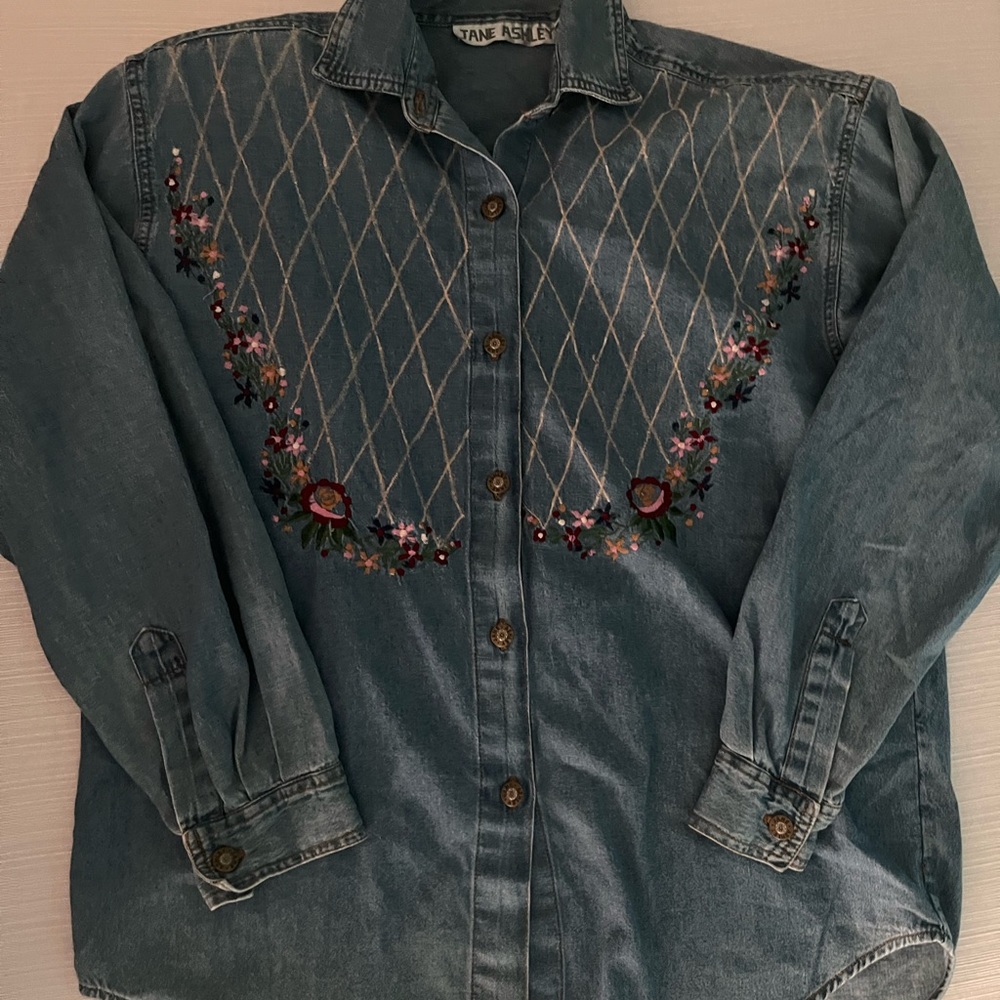 VINTAGE FLORAL DENIM BUTTON UP